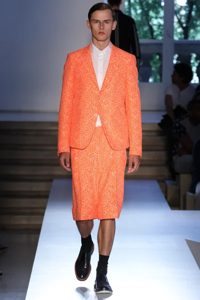 Look 15